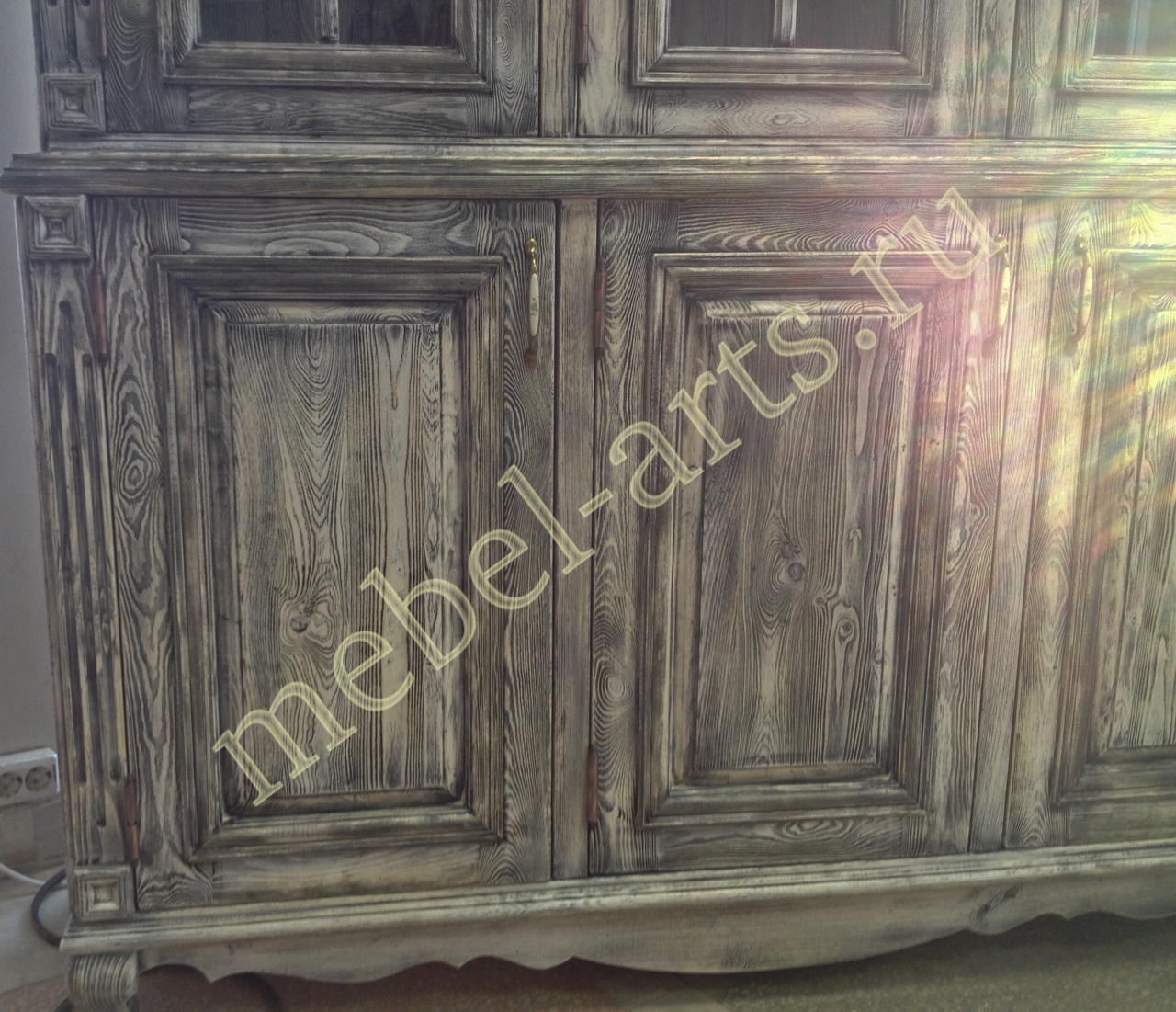 Приближенный вид. Нижние дверцы цветом 